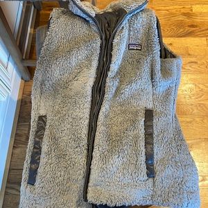 Patagonia reversible best gray